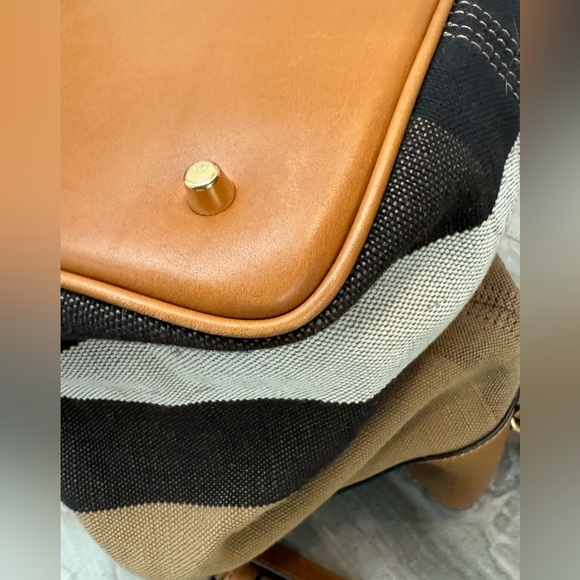 BURBERRY Bucket bag with tassel - Picture 8 of 16